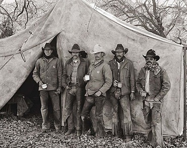 Image of Bill Moorhouse, Bob Philips, Jeff Shipp, Jack Bowlin & Jerry Brashears, Oro Ranch, Arizona by Jay Dusard